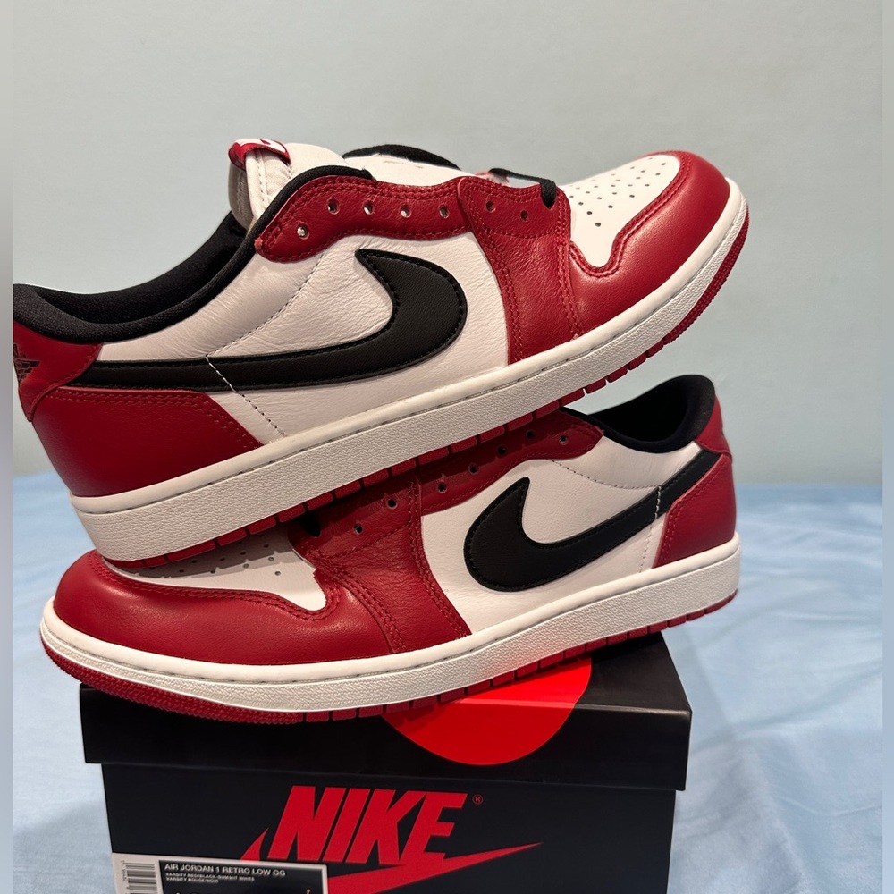 Size 10.5 Men 12 Wmn Nike Air Jordan Retro 1 Low OG Chicago 2025 HQ6998-600 - Picture 2 of 11
